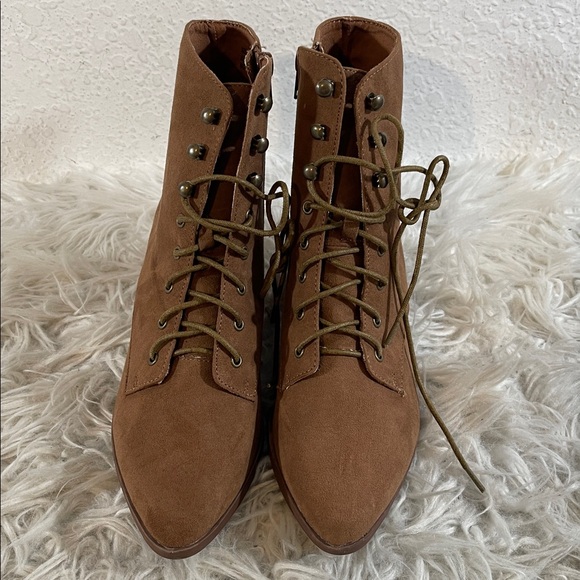 LULUS Montie Brown Suede Lace-Up Ankle Boots Booties 
Size 7 NEW - Picture 2 of 12